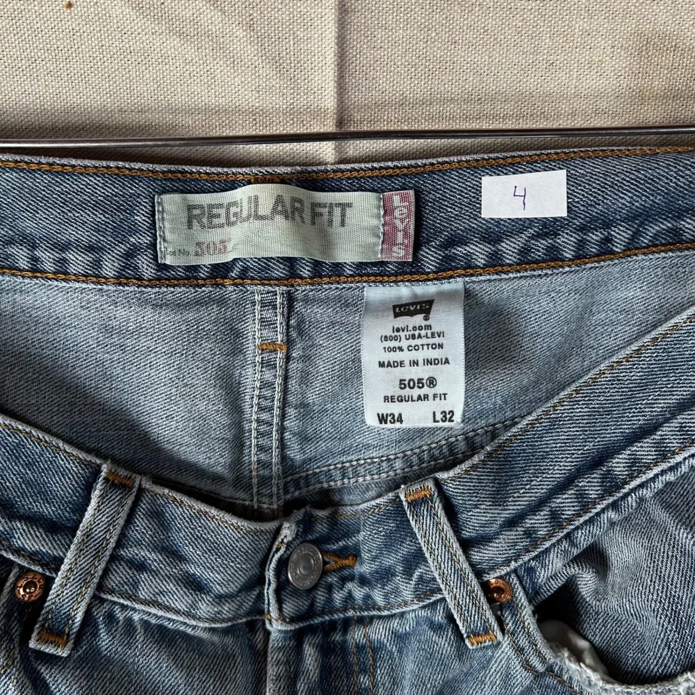 Levis 505 Regular Fit Jeans Mens 34x32 Medium Wash Blue Straight Leg Denim